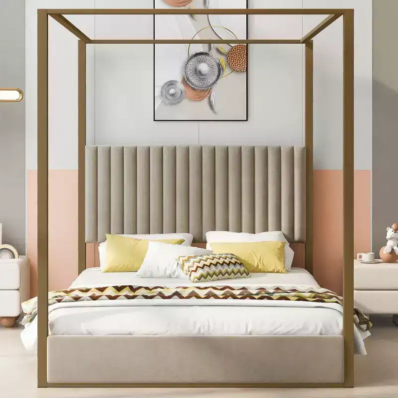 Lit Plateforme Baldaquin Queen Size avec Tête de Lit Rembourrée en Velours Cannage, Cadre de Lit à Baldaquin à 4 Poteaux en Métal Doré pour Enfants, Adolescents et Adultes, Beige