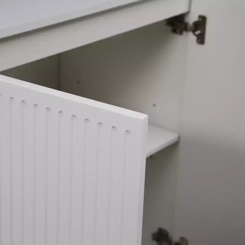 Buffet moderne avec rangement Grand buffet avec panneaux latéraux rainurés et étagères réglables Blanc