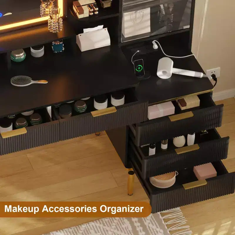 Coiffeuse avec prise de courant, plateau en verre moderne, coiffeuse cannelée, porte de protection en acrylique, 5 tiroirs et étagère – Table de maquillage élégante pour chambre à coucher