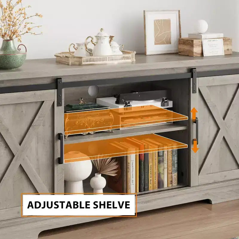 Meuble TV de ferme pour téléviseur de 65 pouces, meuble de divertissement avec porte coulissante de style grange, console TV pour salon - Gris