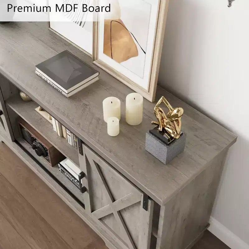 Meuble TV de ferme pour téléviseur de 65 pouces, meuble de divertissement avec porte coulissante de style grange, console TV pour salon - Gris