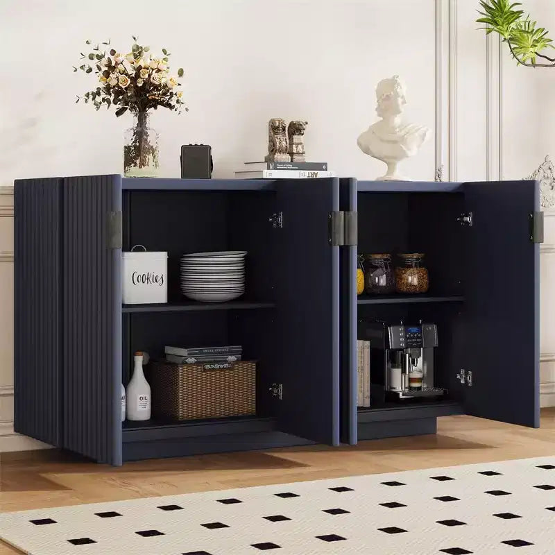 Buffet de 151,9 cm avec 4 portes ondulées et étagères réglables. Console pour entrée, salon, salle à manger, cuisine.